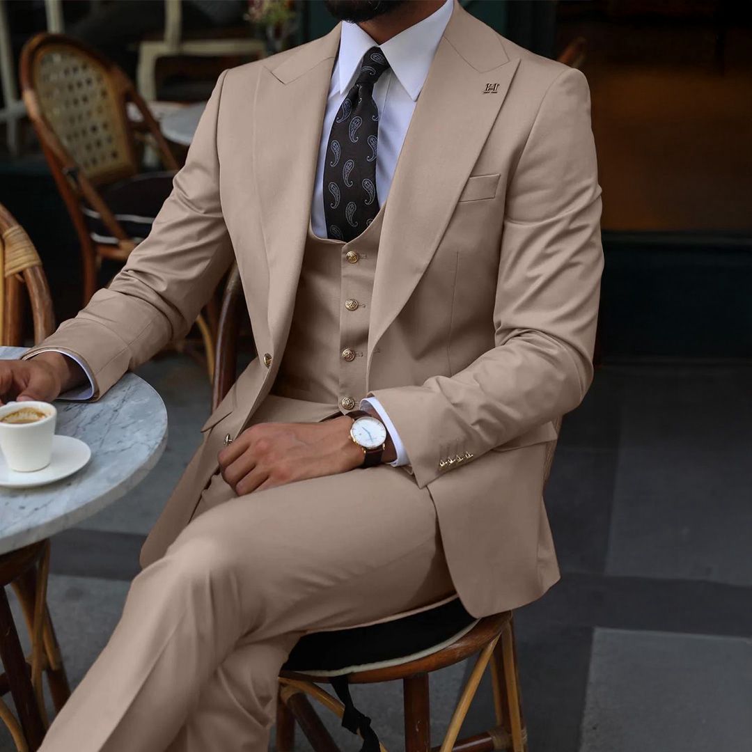What Should Men Wear to a Summer Wedding? A Guide to Stylish Men's Suits