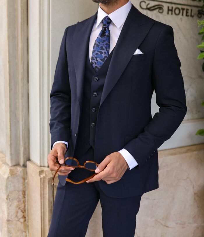 Jebb Avenue Slim fit dark navy blue men’s three piece suit with peak lapels