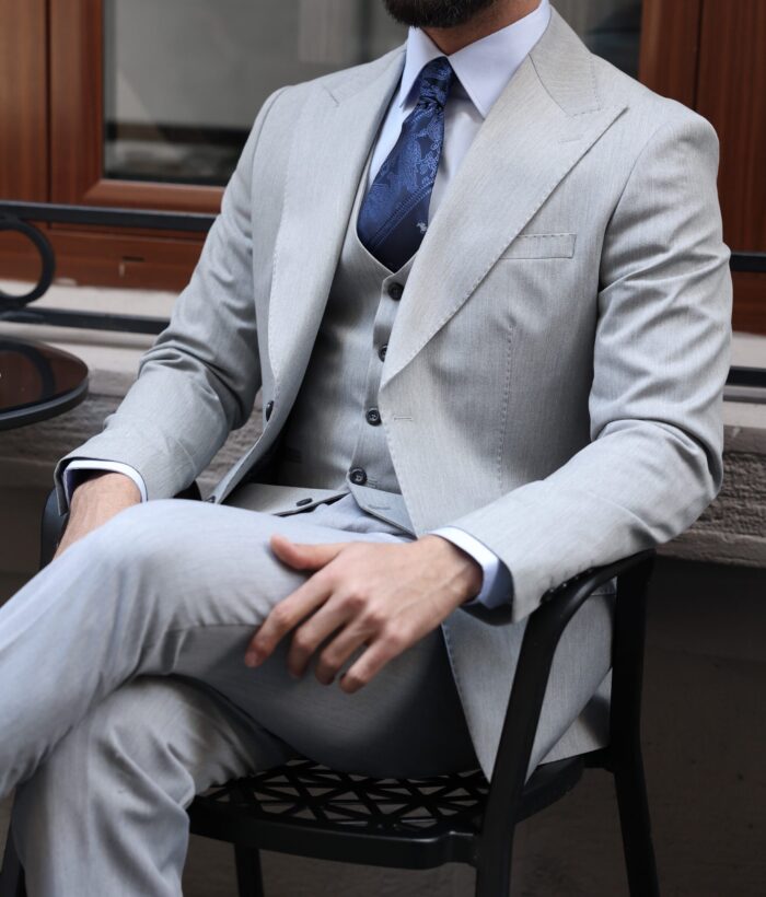 Bridge Arcade Slim fit light grey three piece suit with peak lapels