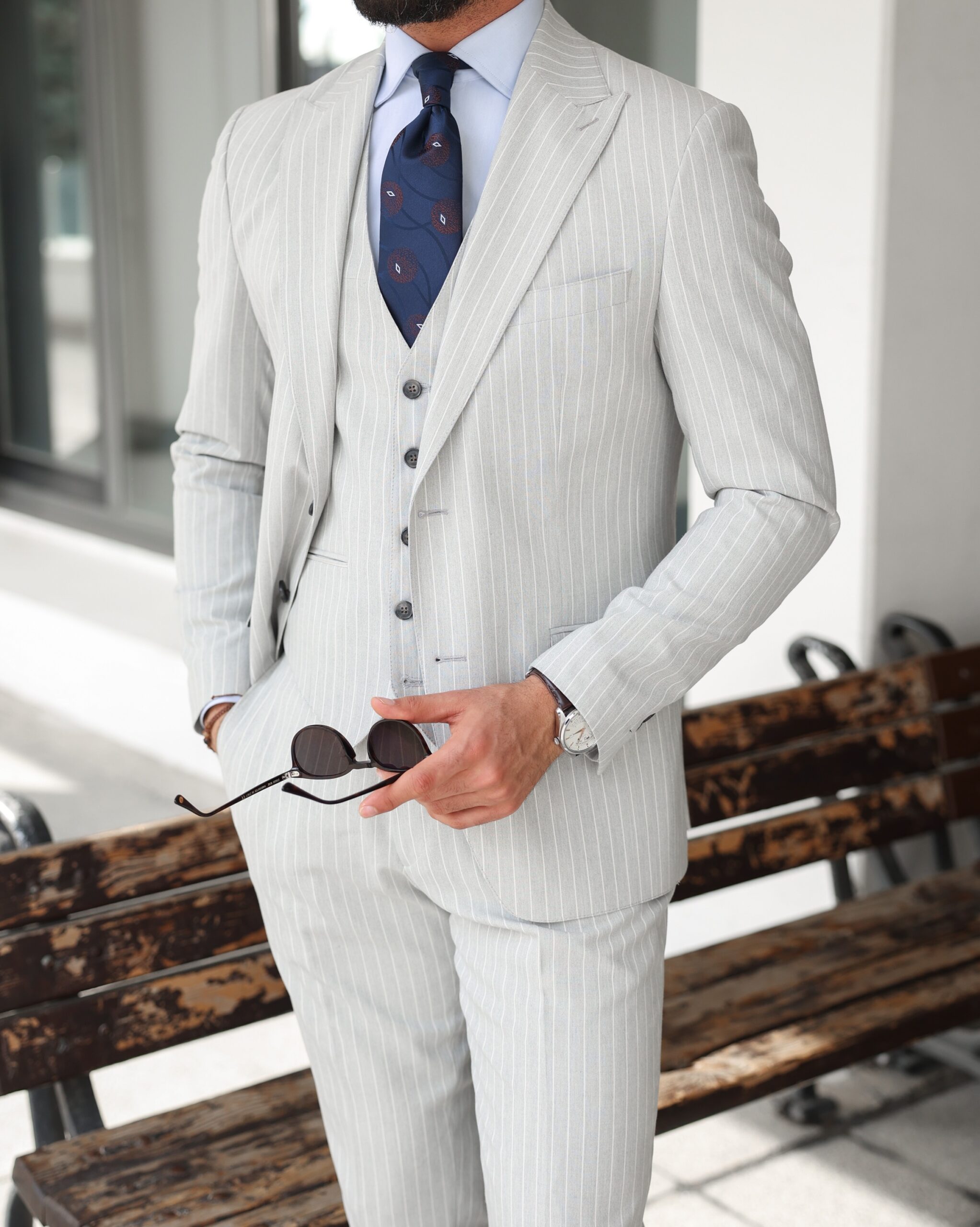 fænomen Glatte Nybegynder Middle Row Slim Fit Light Grey Pinstripe Men's Three Piece Suit With Peak  Lapels | MrGuild