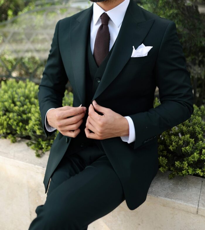 Lime close SLIM FIT PINE GREEN  MEN’S THREE PIECE SUIT WITH PEAK LAPELS