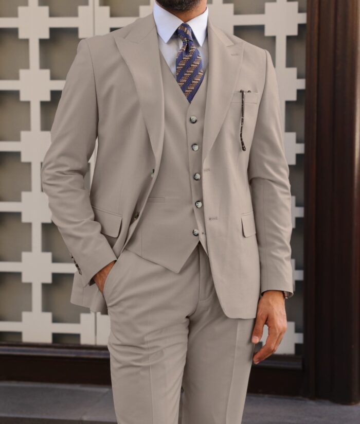 Cable Lane SLIM FIT   CREAM MEN’S THREE PIECE SUIT WITH PEAK LAPELS