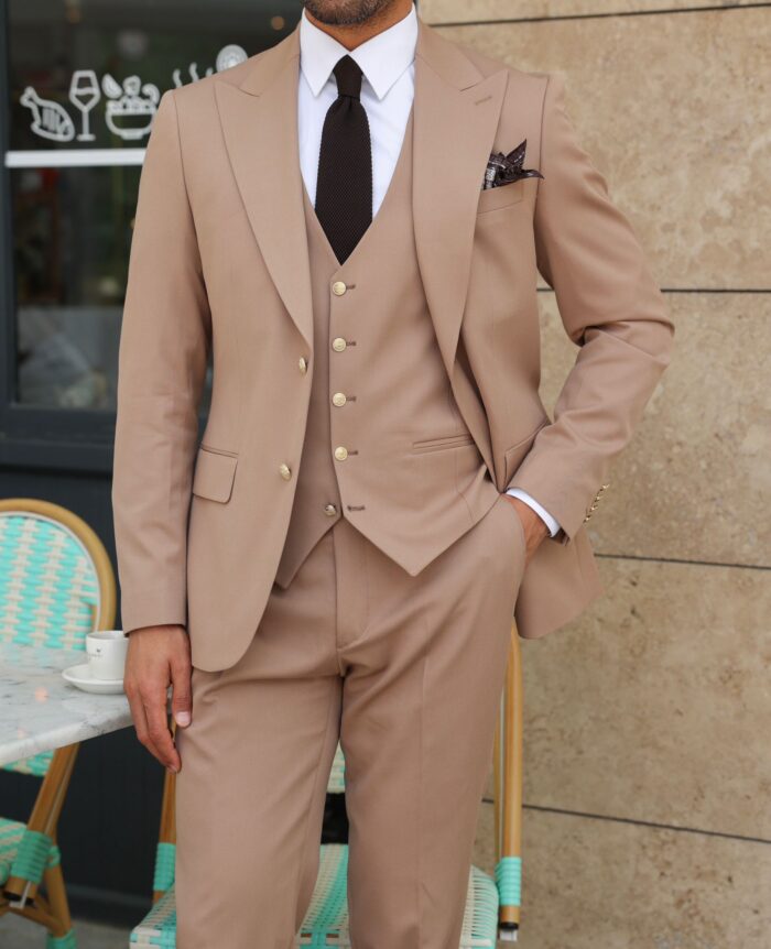 Swindon Road Slim fit cream-coloured three-piece men’s  SUIT WITH DECORATIVE GOLD BUTTONS