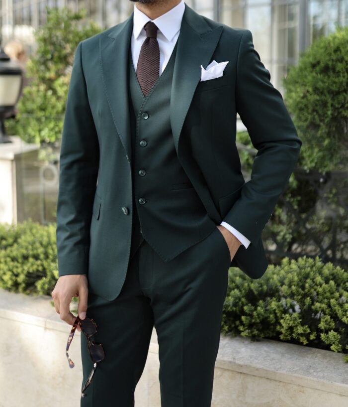 Lime close SLIM FIT PINE GREEN  MEN’S THREE PIECE SUIT WITH PEAK LAPELS