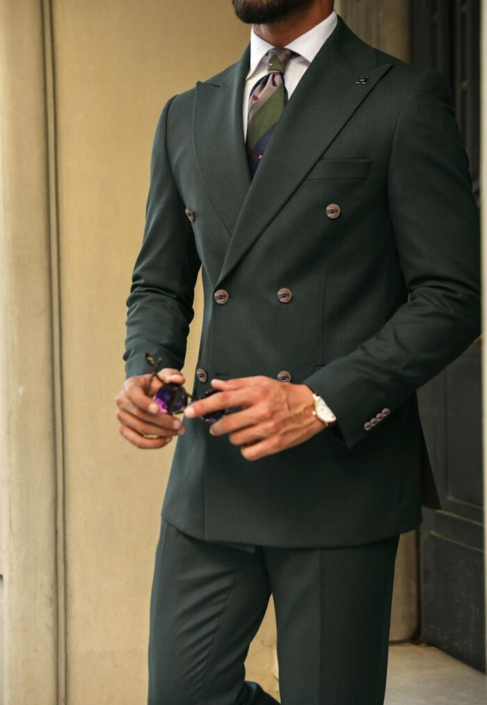 Royal Mile <p>TAILORED SLIM FIT PINE GREEN DOUBLE BREASTED MEN’S SUIT  AND PEAK LAPELS</p>
