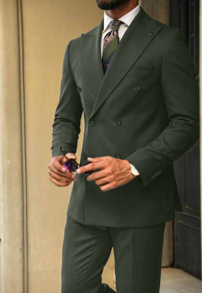 Royal Mile <p>TAILORED SLIM FIT PINE GREEN DOUBLE BREASTED MEN’S SUIT  AND PEAK LAPELS</p>
