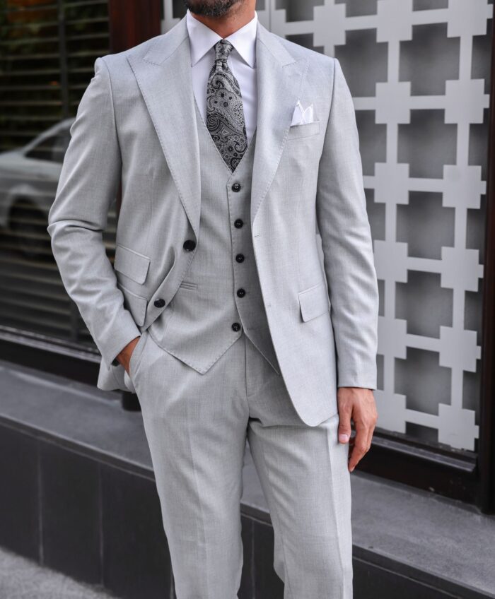 Bright Mews Slim fit light grey men’s three piece suit with peak lapels