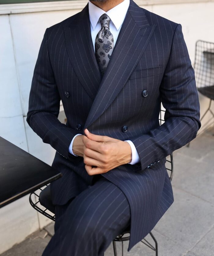 Leake Court TAILORED SLIM FIT DARK BLUE PINSTRIPE DOUBLE BREASTED TWO PIECE SUIT WITH PEAK LAPELS