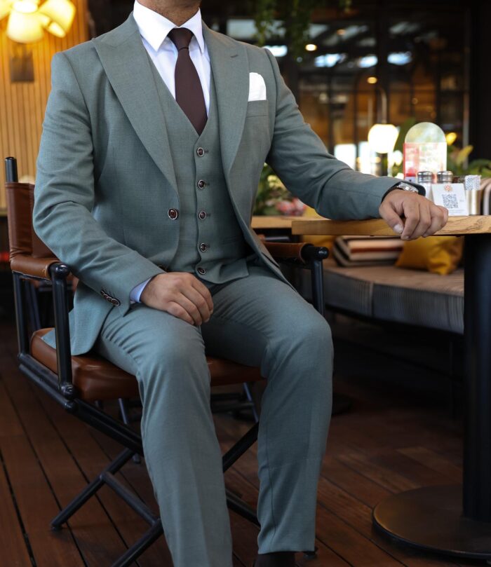 Brushwood Street SLIM FIT SOFT GREEN  MEN’S THREE PIECE SUIT WITH PEAK LAPELS