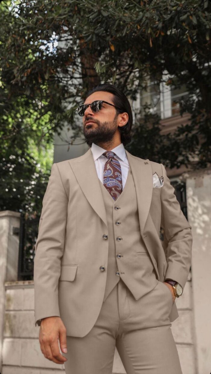 Stoneleigh Place Slim fit all cream men’s three piece suit with peak lapels