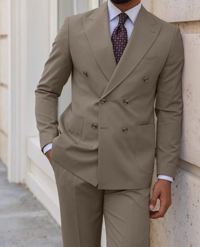 Elystan Place Slim fit double breasted cream men’s suit with peak lapels